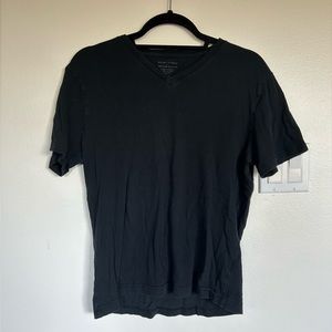 Banana Republic Men’s S Premium Wash V-Neck Tee